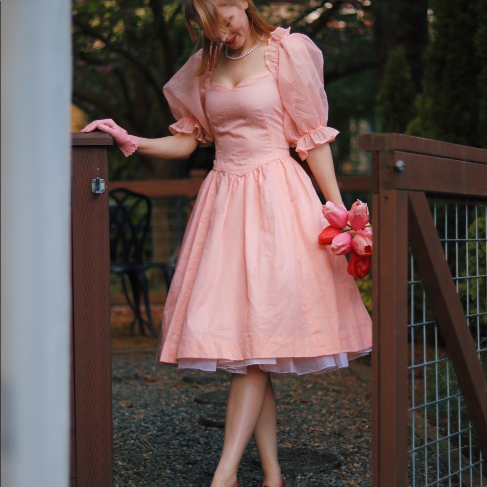 Beautiful vintage selkie style pink princess dress with puff sleeves